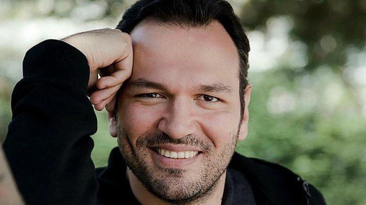 Kemal Sunal’ın biricik oğlu Ali Sunal bakın kiminle evli! Eşi güzelliğiyle parmak ısırttı…