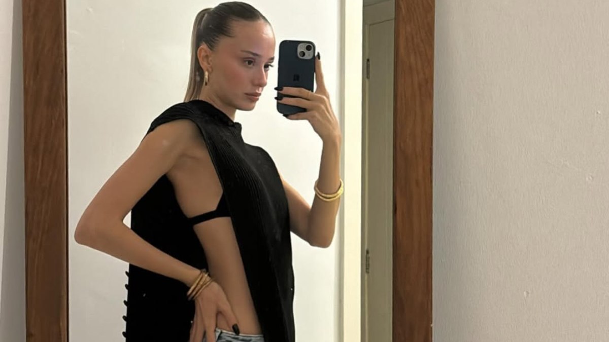 Kızılcık Şerbeti’nin Defne’si ayna karşısında! “Fatih Ünal görmesin”