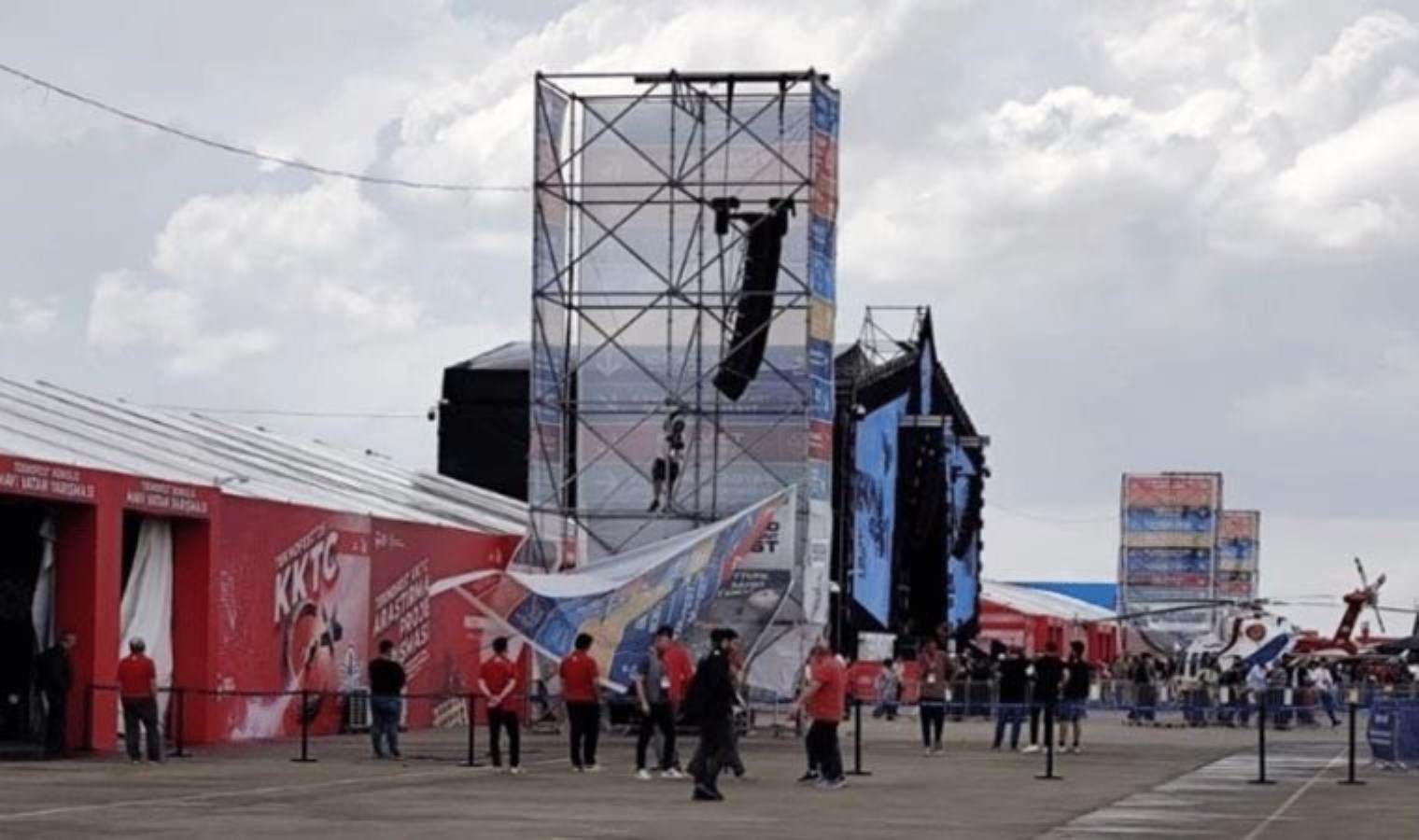 KKTC’de düzenlenen TEKNOFEST’te demir platform devrildi: 3 kişi yaralandı