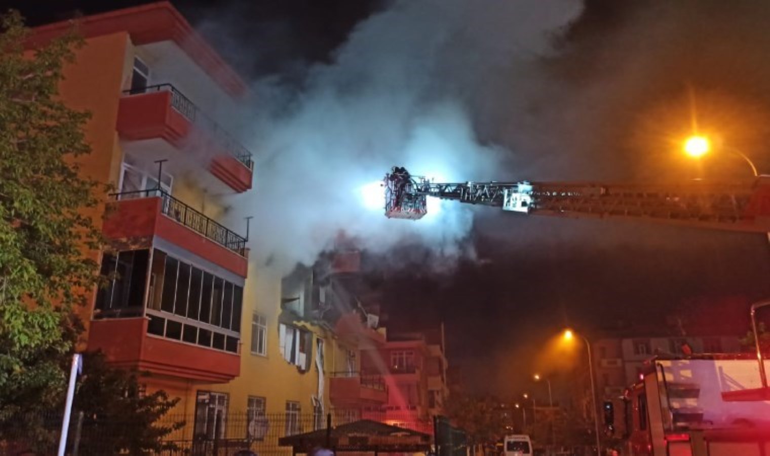 Konya’da apartmanda patlama ve yangın: Valilik açıklama yaptı, çok sayıda yaralı var!