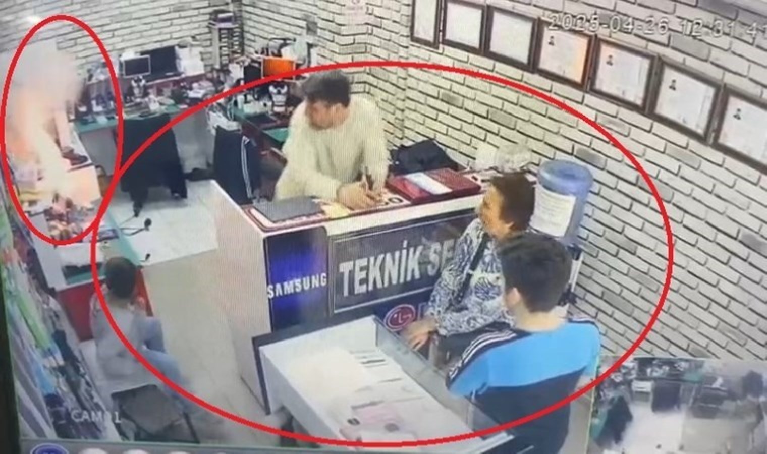 Korku dolu anlar… Telefonun bataryası bomba gibi patladı