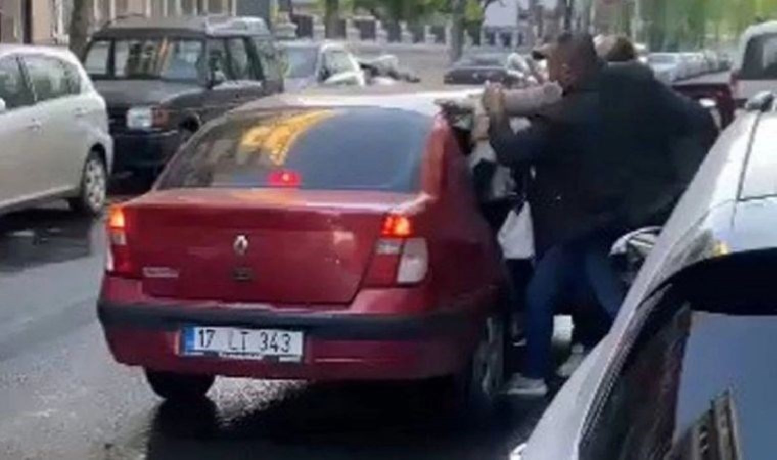 Korkunun gölgesinde geçen bir yaşam: Öldürülen Bahar Aksu’nun kardeşi konuştu