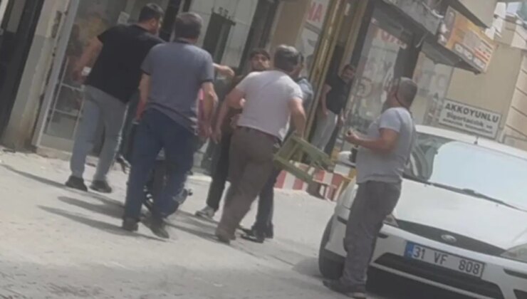 Kurye ile esnaf arasında ‘tabureli’ kavga!