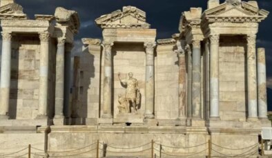 Laodikya ve Tripolis antik kentlerindeki kazı çalışmaları devam ediyor