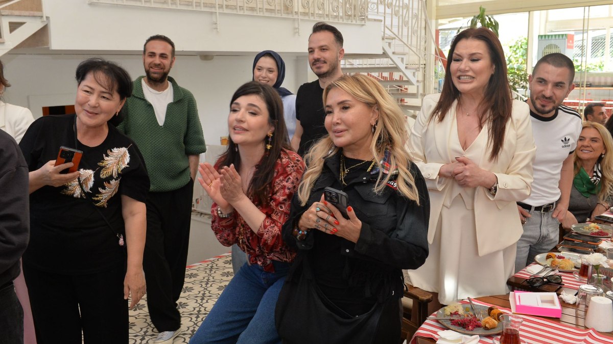 Leyla dizisinin yıldızı Gonca Vuslateri kızı Asya’nın 1. yaş günü için parti verdi