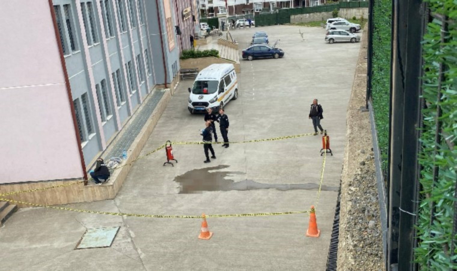 Lisede feci olay… 4’üncü kattan düşen öğrenci ağır yaralandı!