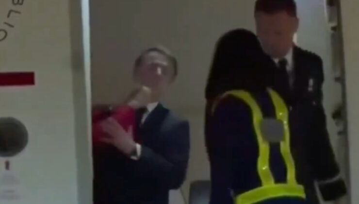 Macron’un eşi tarafından tokatlanması üzerine Elysee Sarayı: Şakalaşıyorlardı