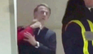 Macron’un eşinden tokat yemesi, Fransızlara alay konusu oldu