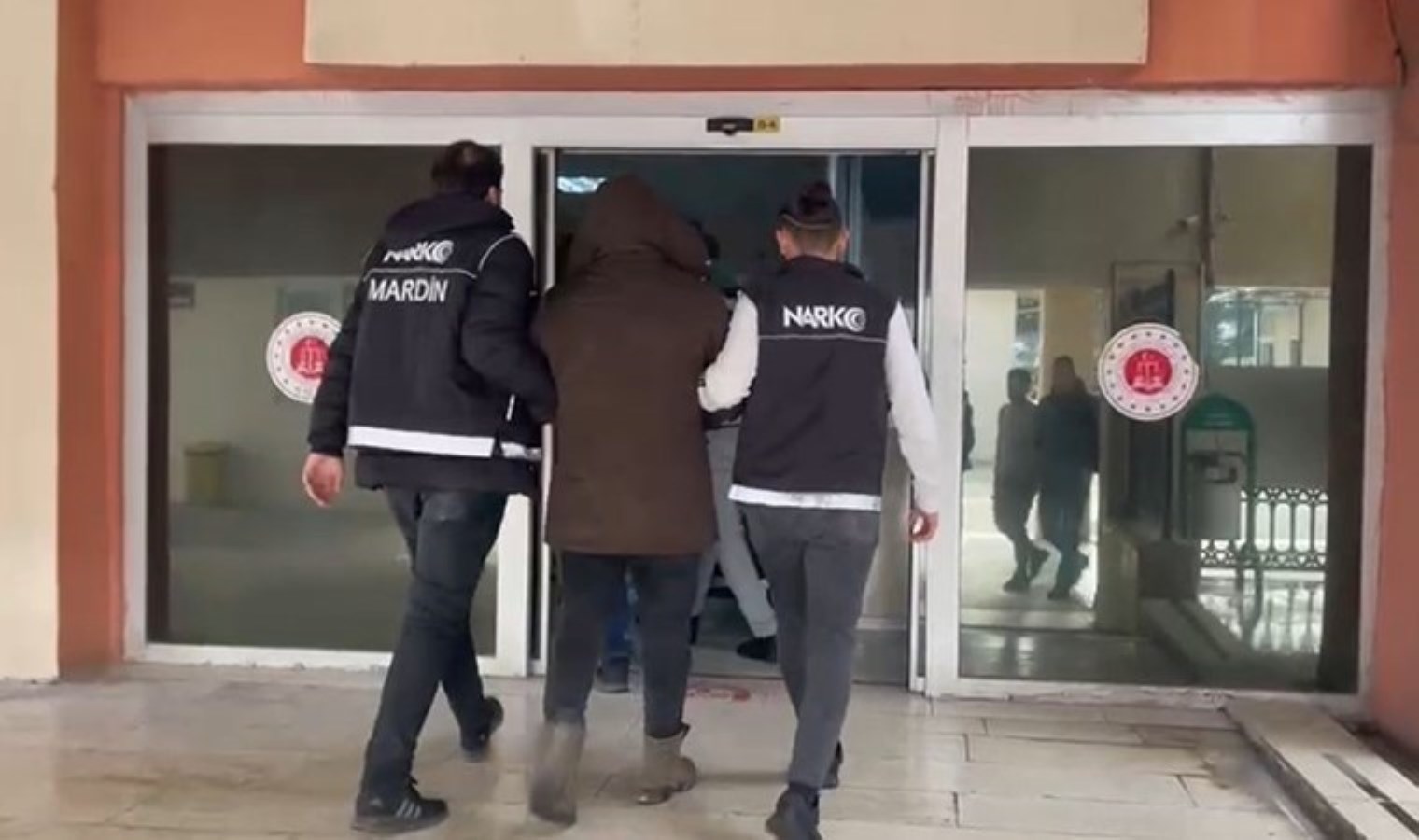 Mardin’de ekiplerden ‘torbacı’ operasyonu: 5 sokak satıcısı tutuklandı