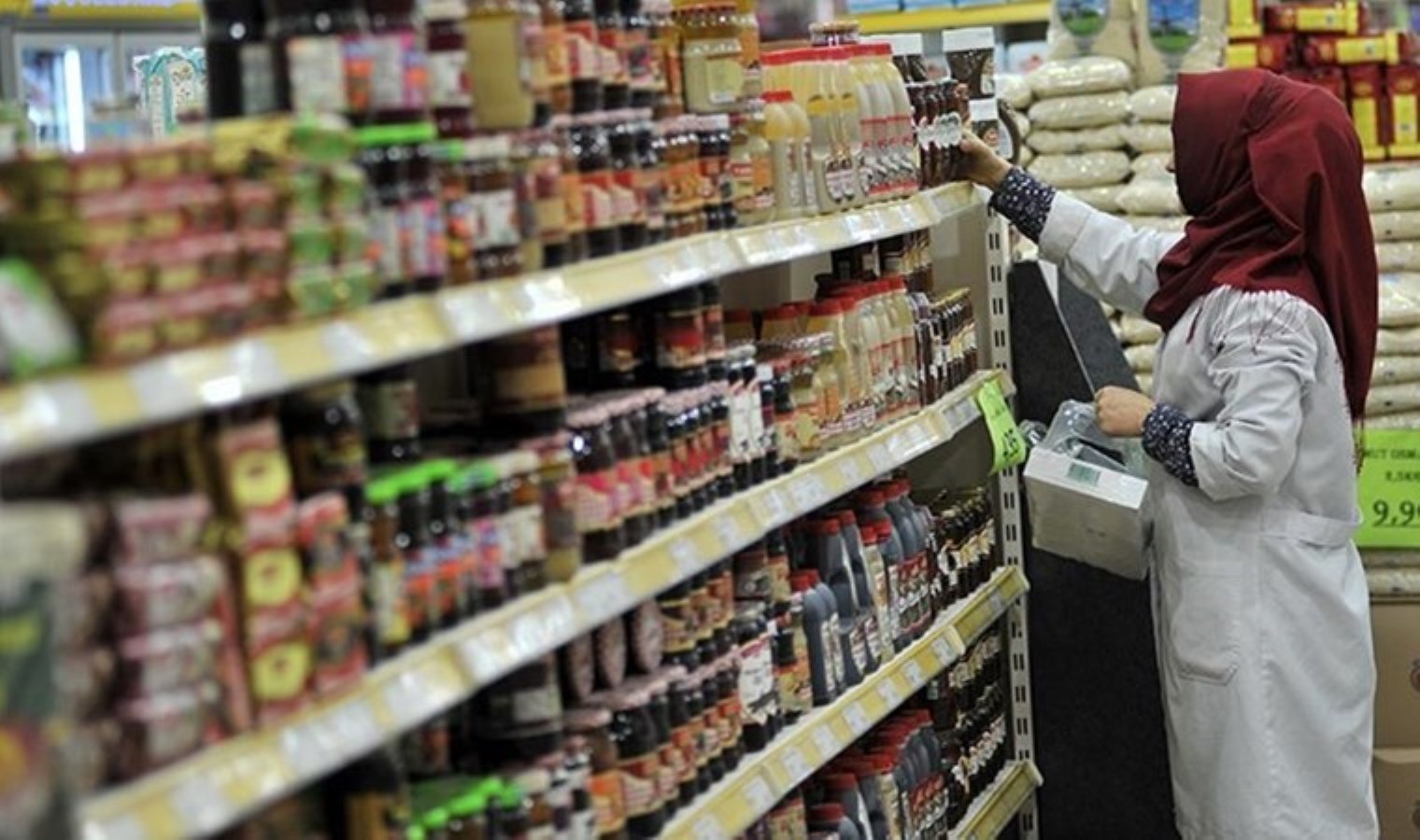 ‘Market çalışanını gizlice fotoğrafladı’ iddiası: Gözaltına alınırken intihara kalkıştı