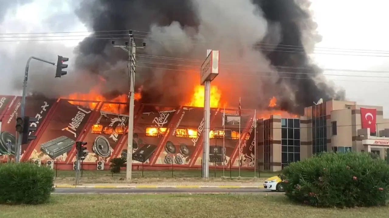Mersin’de korkutan fabrika yangını… Patlama sesleri duyuldu!