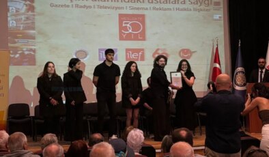 Meslekte 50. yılını dolduran gazeteciler onurlandırıldı: İLEV, gençlerle usta gazetecileri buluşturdu