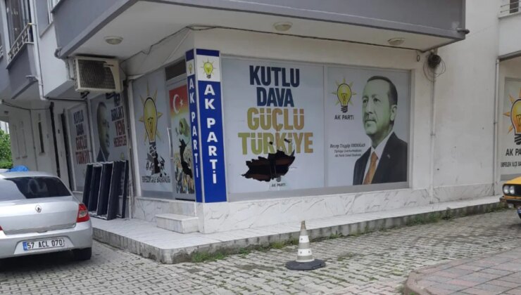 Müdür atamasına öfkelendi: AKP Erfelek İlçe Başkanlığı’nın camlarını kırdı