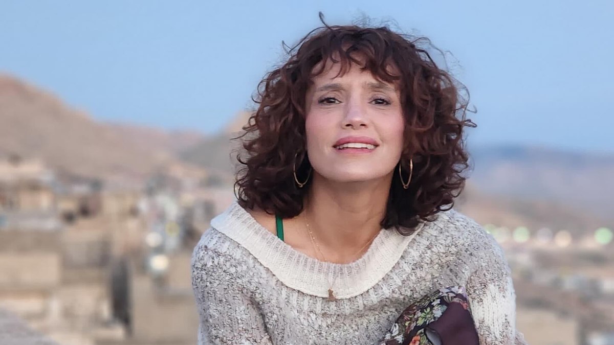 Nehir Erdoğan’dan 16 yıl sonra Mardin’de aynı pozu verdi