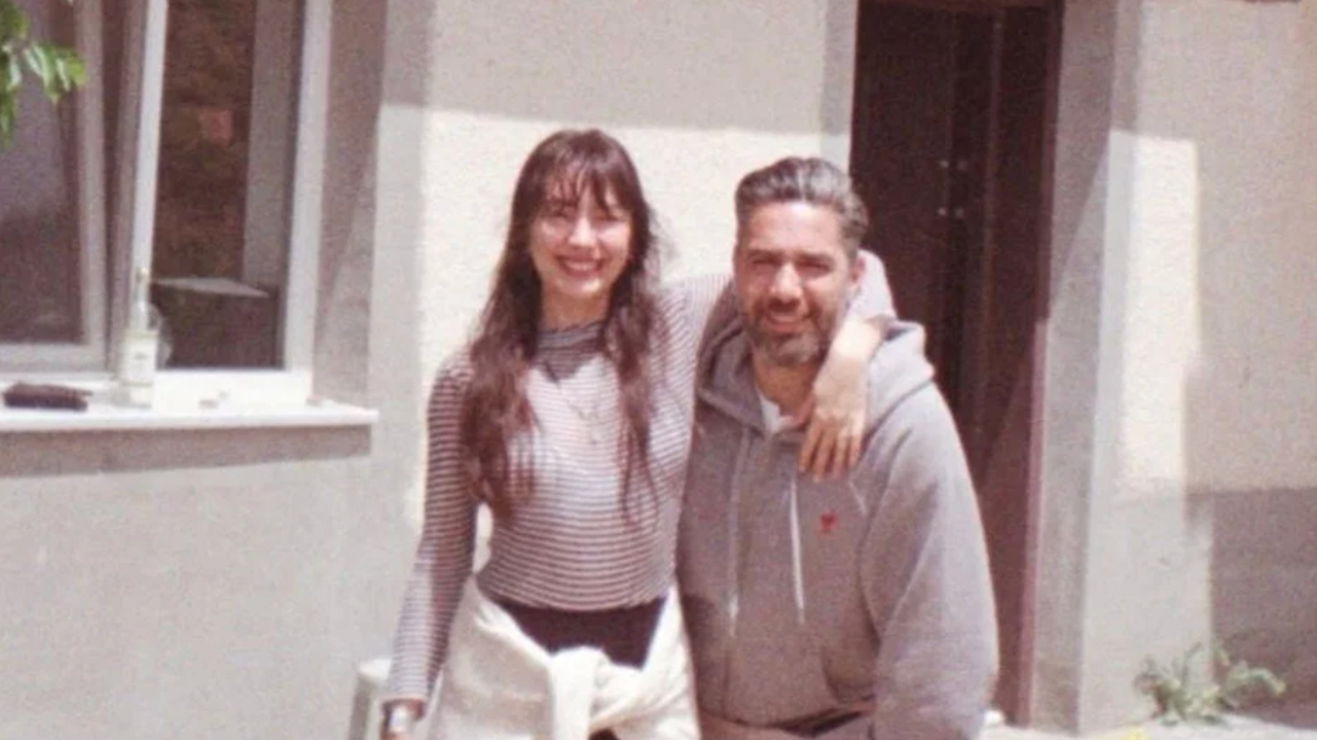 Neslihan Atagül’den oğlu Aziz ile yeni poz