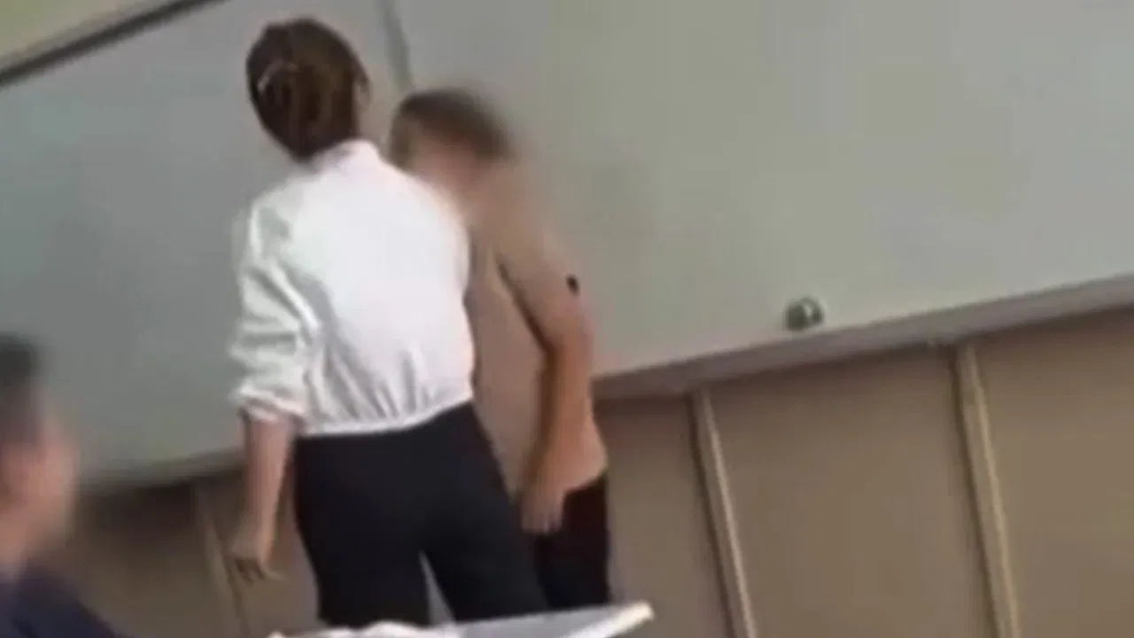 Öğretmenden öğrenciye darp: ‘Seni gebertirim’