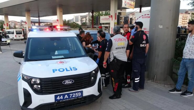 Otobüste tartıştılar: İndikleri durakta birbirlerini bıçakladılar!