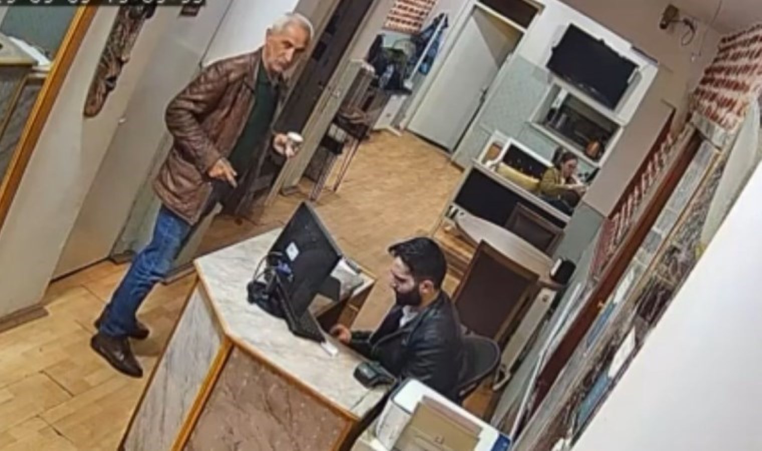 Özgür Özel’e yumrukla saldırı… Saldırgan Selçuk Tengioğlu’nun konakladığı oteldeki görüntüleri ortaya çıktı!