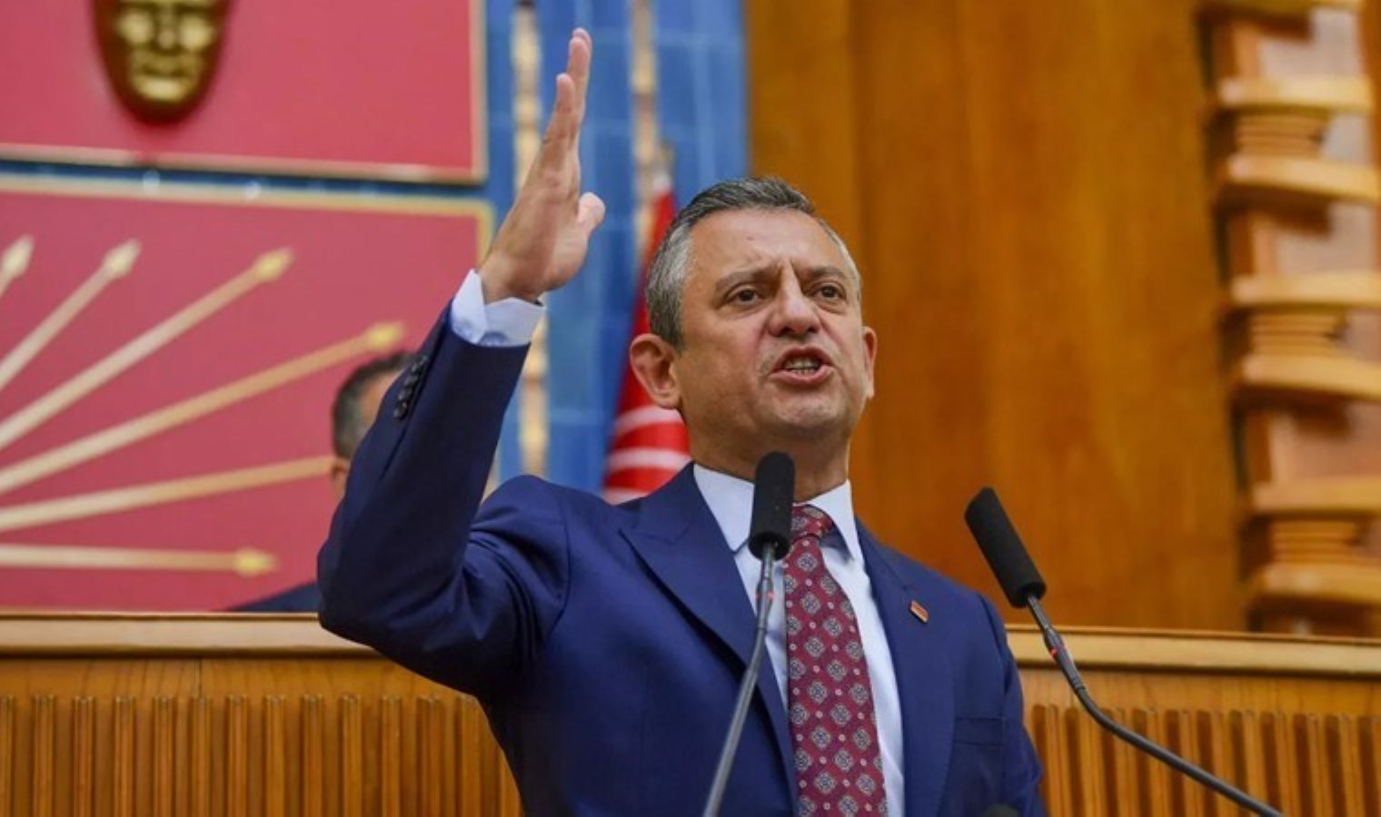 Özgür Özel’in sağlık durumu nasıl? Özgür Özel’e kim saldırdı?