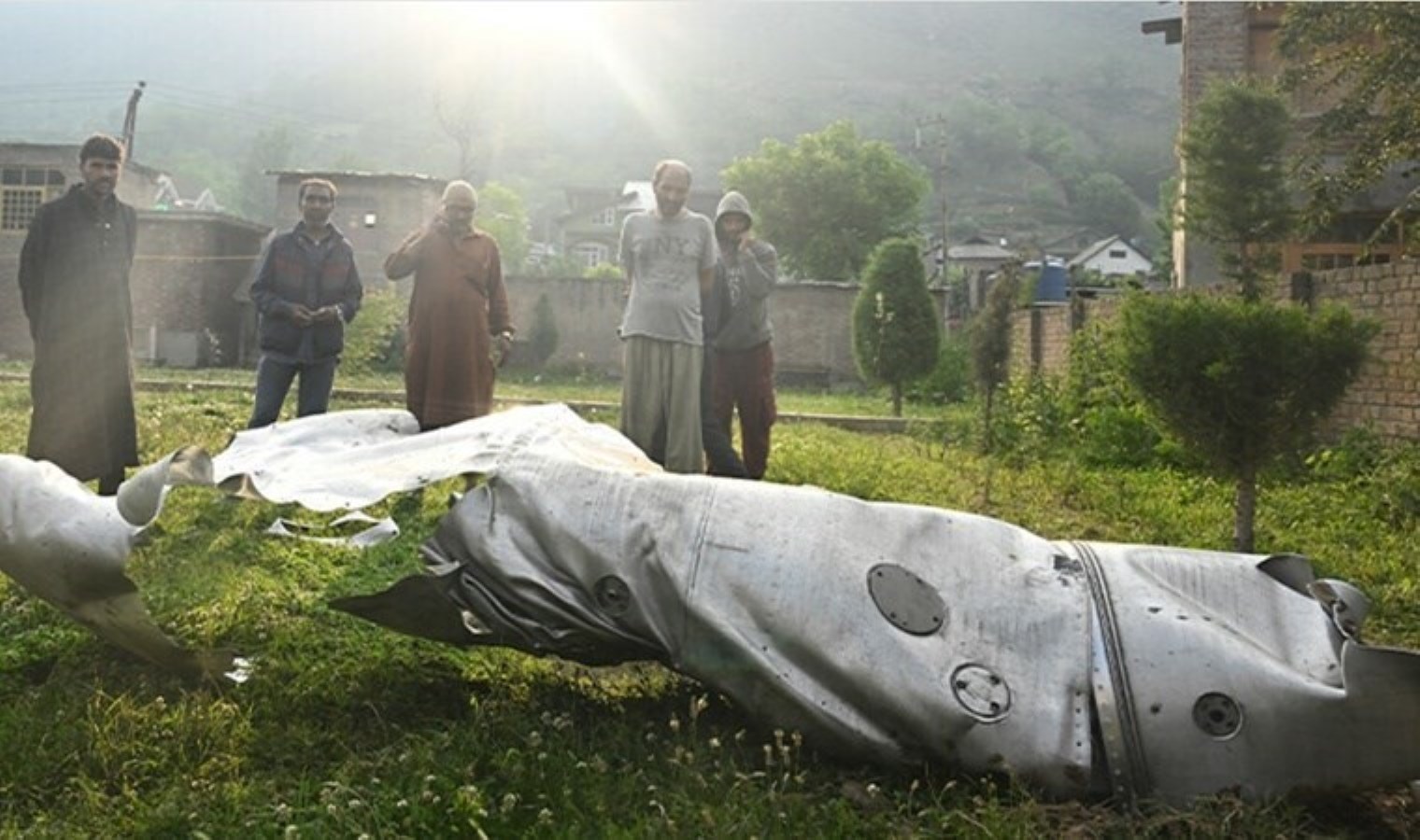 Pakistan: 5 Hint savaş uçağını düşürdük