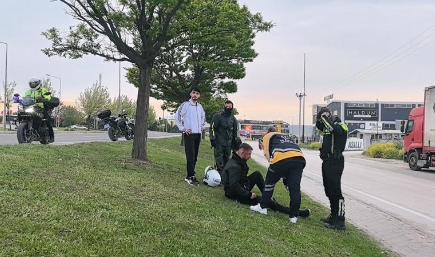 Polisten kaçtı, kaza yaptı: Ehliyetsiz çıktı