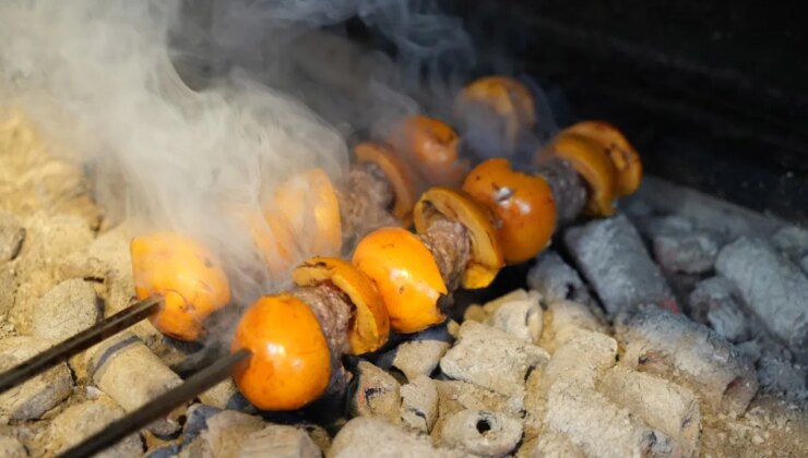 Sadece ilkbaharda bulunan kebap: Yenidünya kebabı