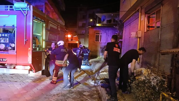 Samsun’da korkutan ev yangını: 1’i itfaiyeci 2 yaralı