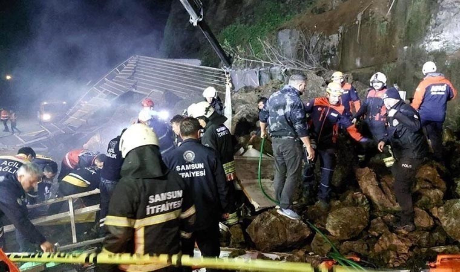 Samsun’daki bir oto yıkamacıda meydana gelen heyelanda baba ve iki kızı yaşamını yitirdi: Felaket ‘geliyorum’ dedi!