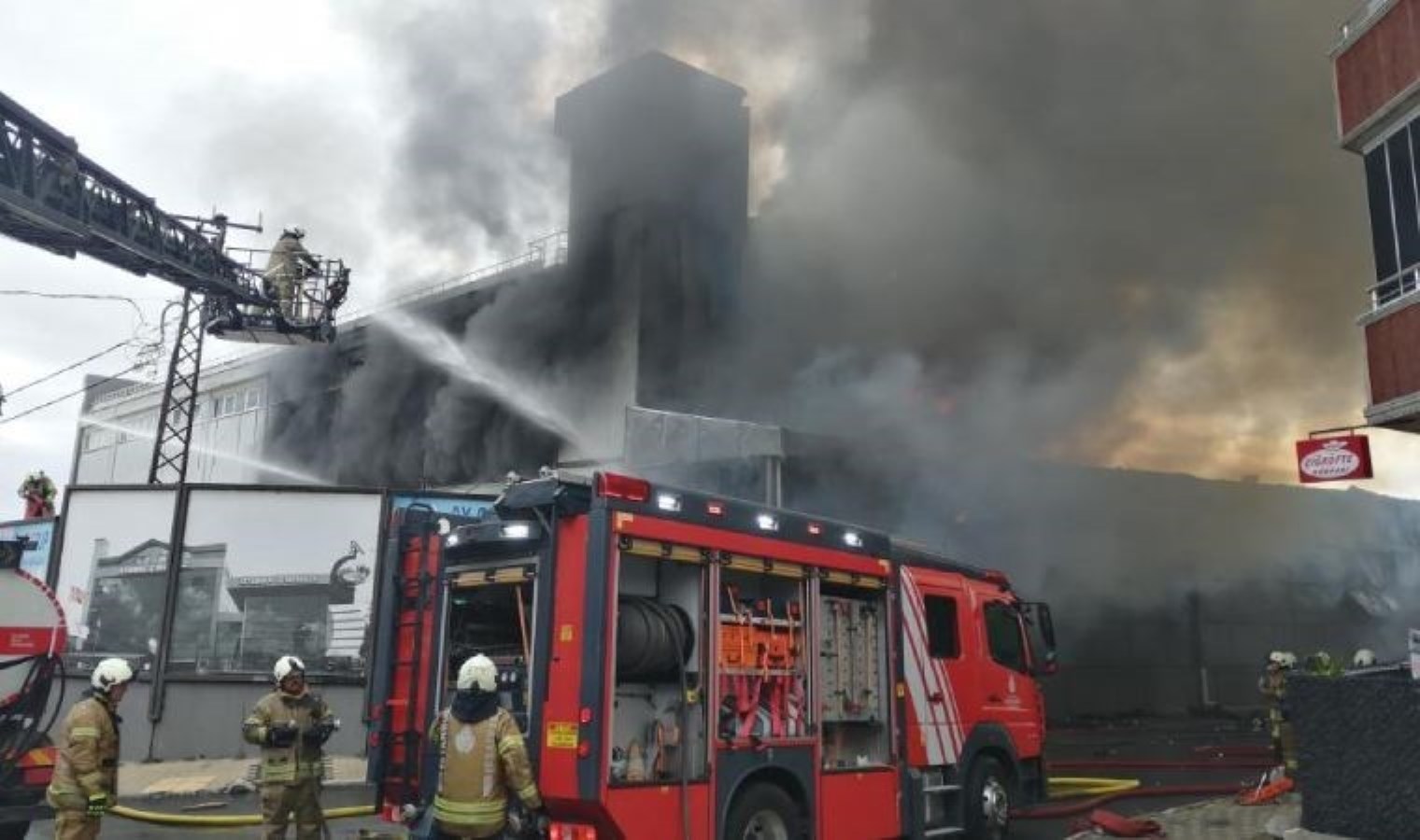 Sancaktepe’de fabrika yangını
