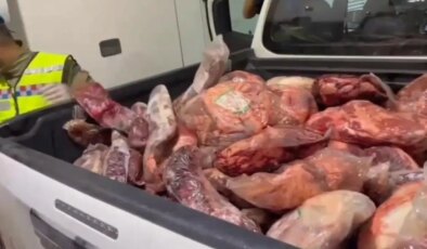 Şanlıurfa’da jandarmadan şok yol uygulaması: Bozulmuş kaçak et ve binlerce ürün ele geçirildi