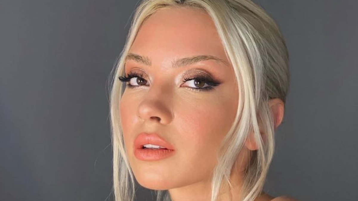 Şarkıcı Ece Seçkin’in deprem paylaşımı! Ödülleri kırıldı, tuzla buz oldu