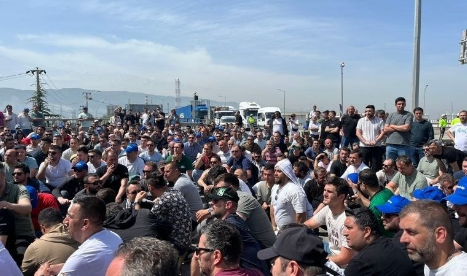 ‘Sefalet zammı’ istemeyen TÜPRAŞ işçilerine polisten biber gazı!