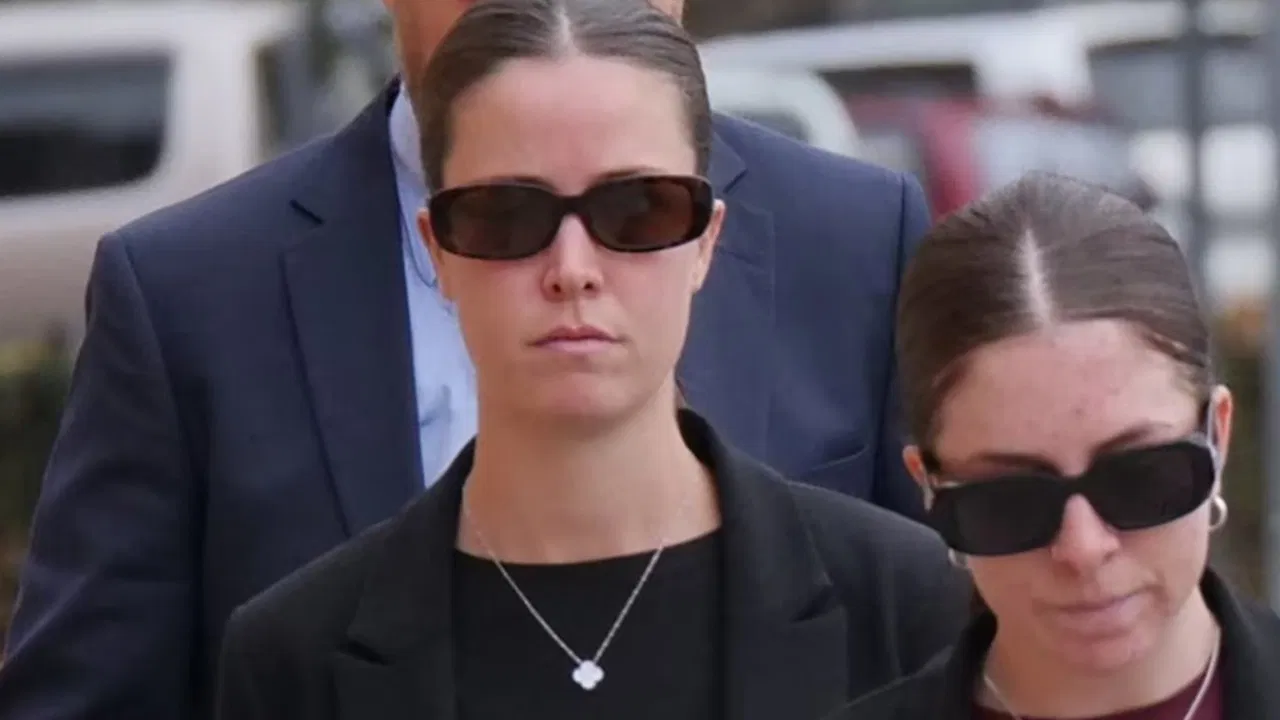 ‘Senin yerin mutfak’ diyen erkek arkadaşını benzin döküp yaktı