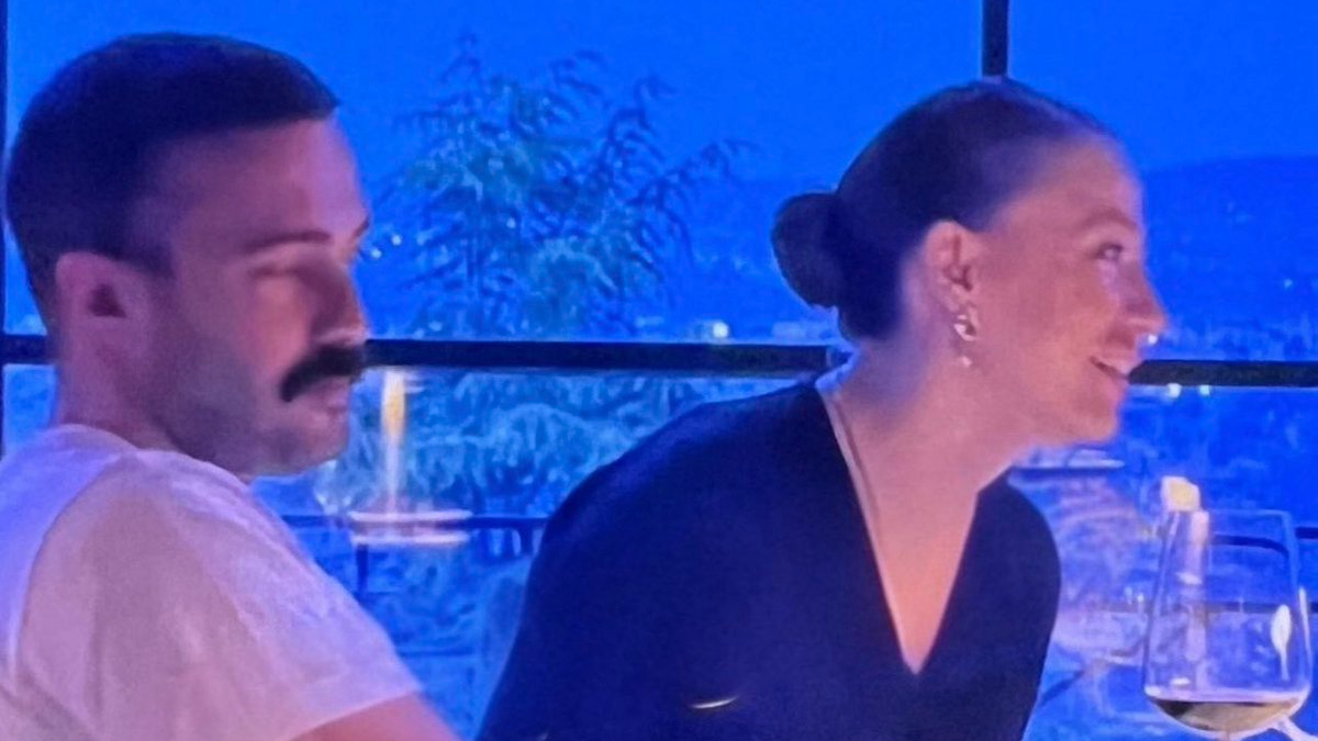 Serenay Sarıkaya ve Mert Demir’den yeni kare paylaşıldı