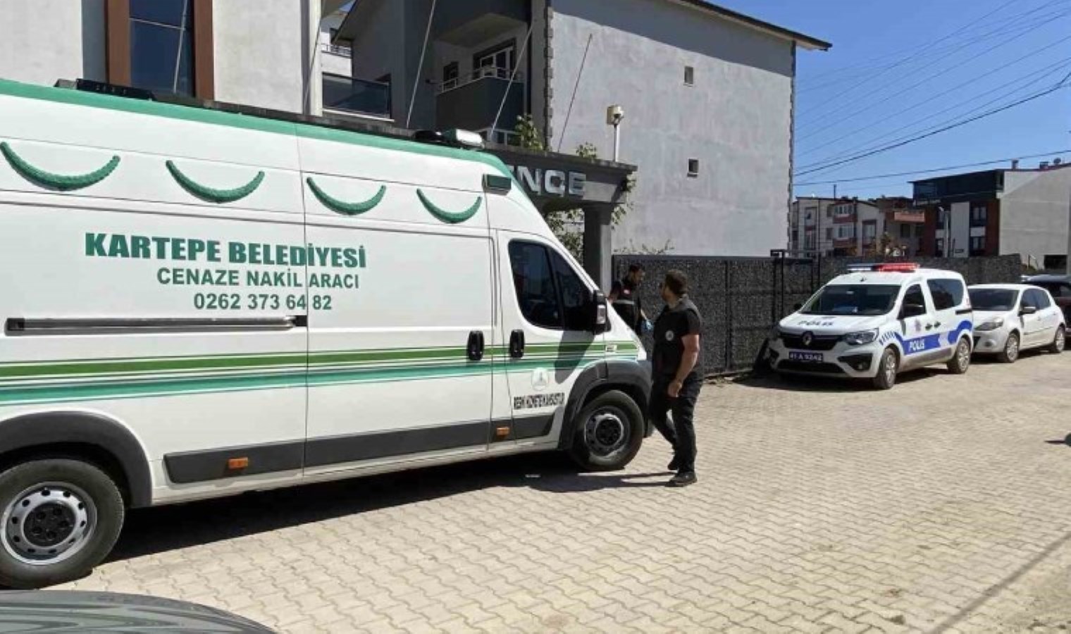 Servise binmedi, evinde asılı halde bulundu!