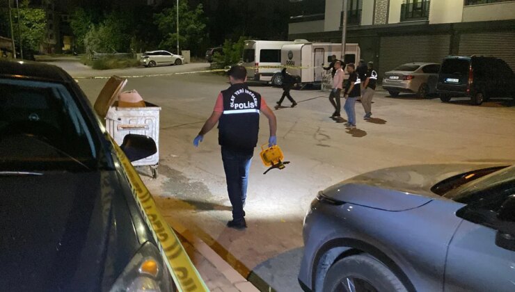 Seyir halindeki araçtan işyeri önünde oturanlara ateş açtılar: 2’si ağır 8 yaralı