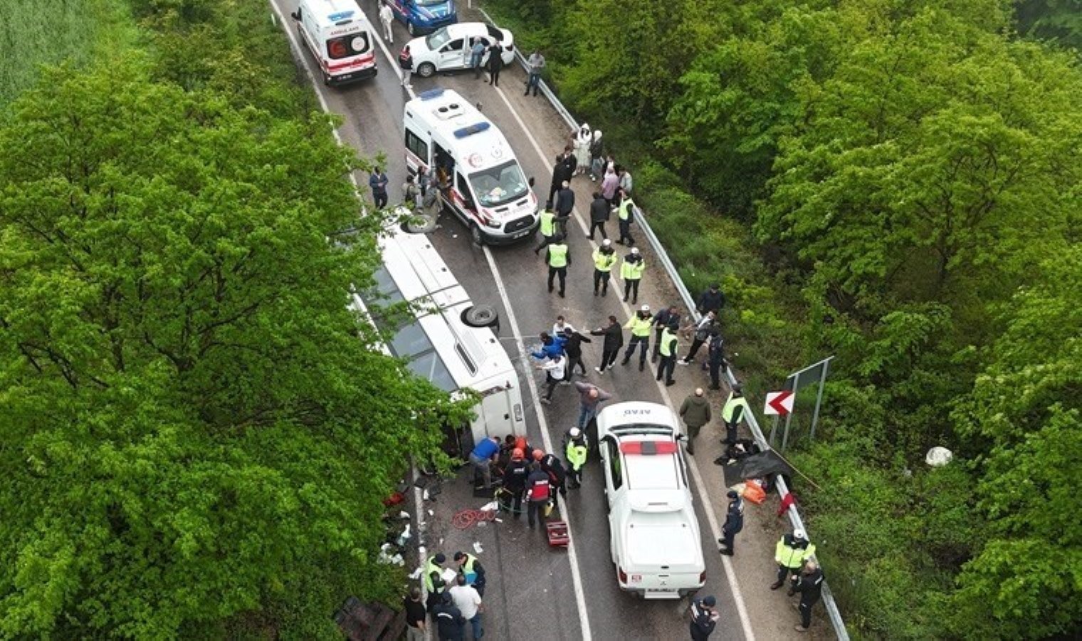 Sinop’ta tur otobüsü kazası: Yaralı sayısı 34’e çıktı!