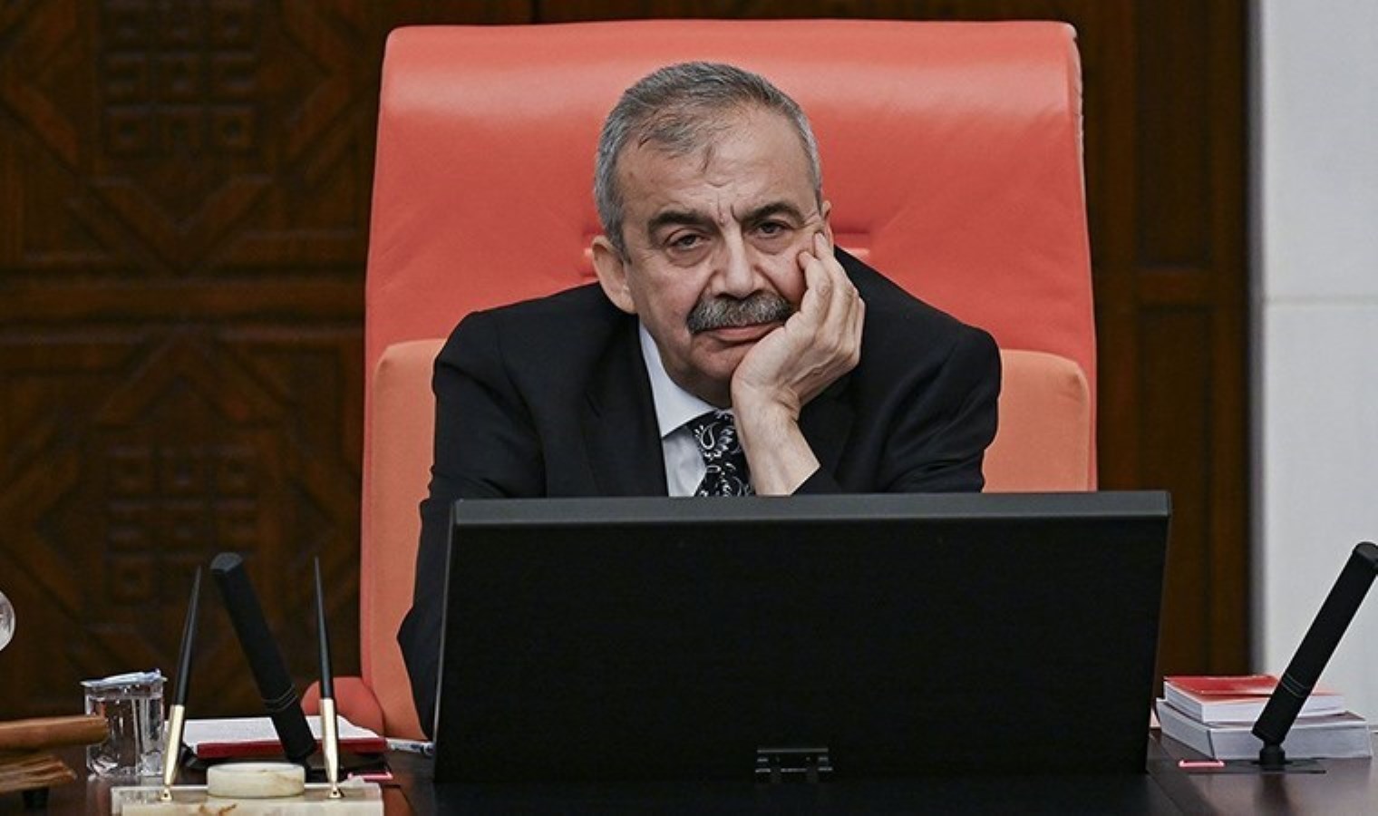 Sırrı Süreyya Önder’in doktorlarından endişelendiren açıklama: ‘Nörolojik tablo giderek bozuldu, başka bir kırılma noktasına gelmiş bulunuyoruz…’