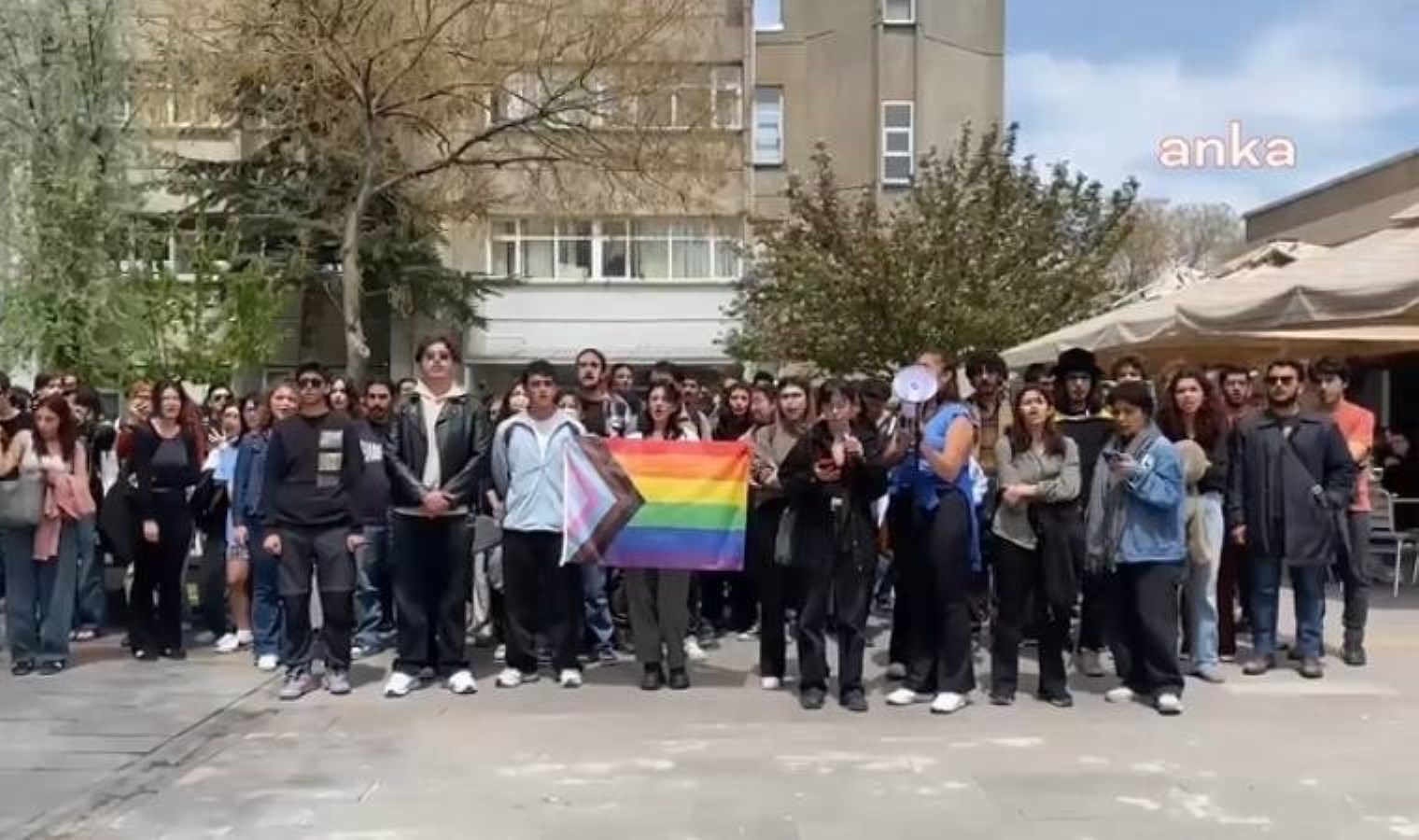 Skandal iddia… Hacettepe Üniversitesi’nde 1 Mayıs bildirisi dağıtan öğrencilere saldırı!