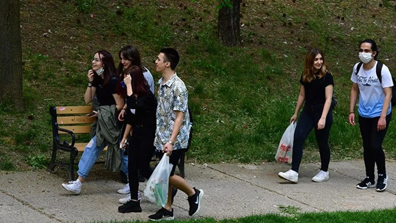 Sorunları çok, siyasette adı yok: ‘Gençler, siyaset sahasında ücretsiz iş gücü’