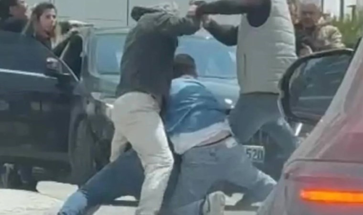 Trafikte tartıştığı kişiyi satırla darbetmişti… Gözaltına alındı!