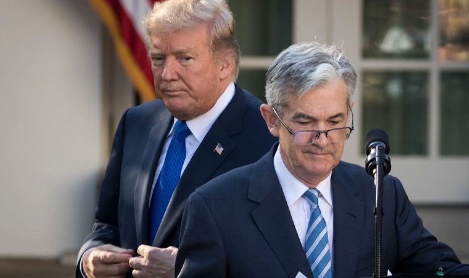 Trump, Powell’ı hedef aldı: Hiçbir fikri olmayan bir aptal