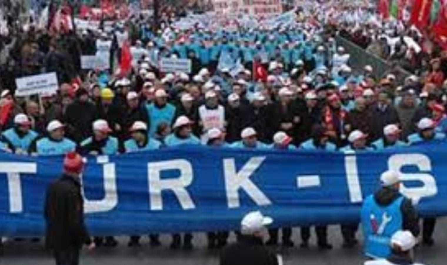 TÜRK-İŞ’ten Özgür Özel’e yönelik saldırıya açıklama