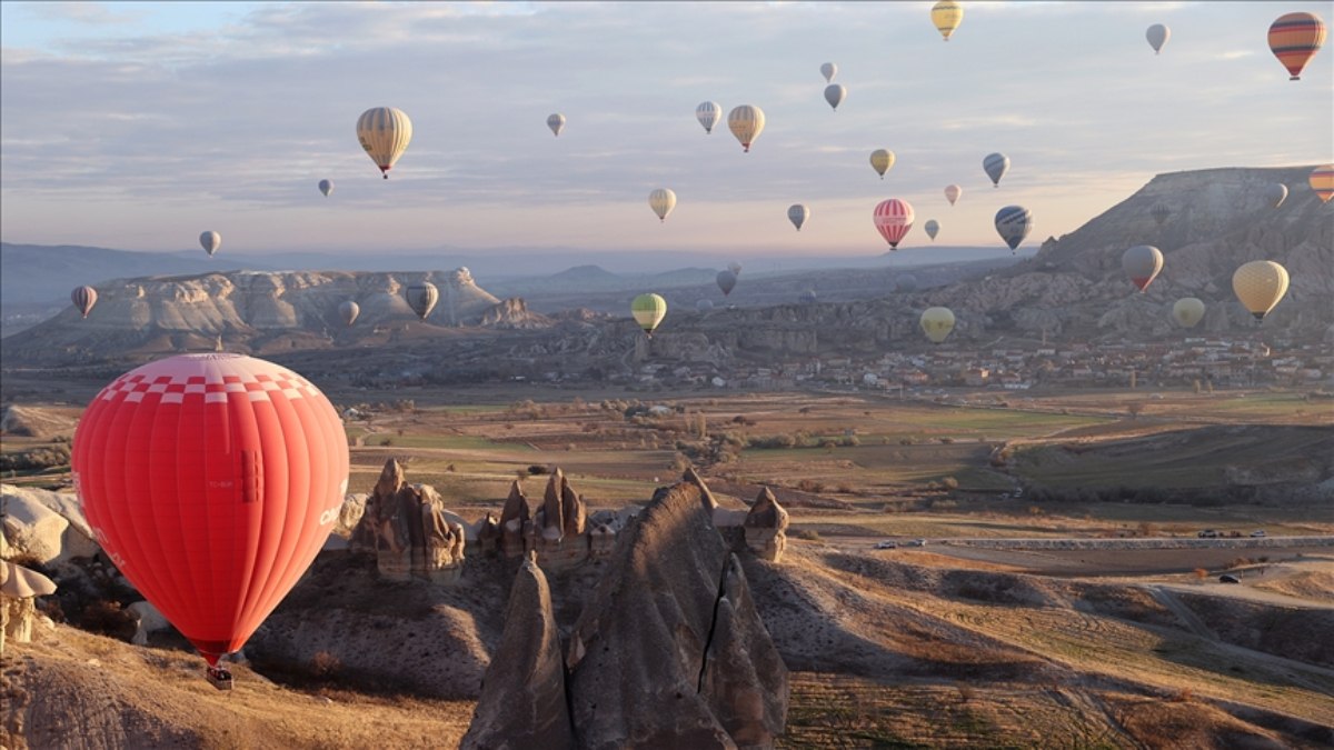 Türkiye genelinde bir yılda 933 bin 195 turist balonla uçtu! Uçuş rekoru