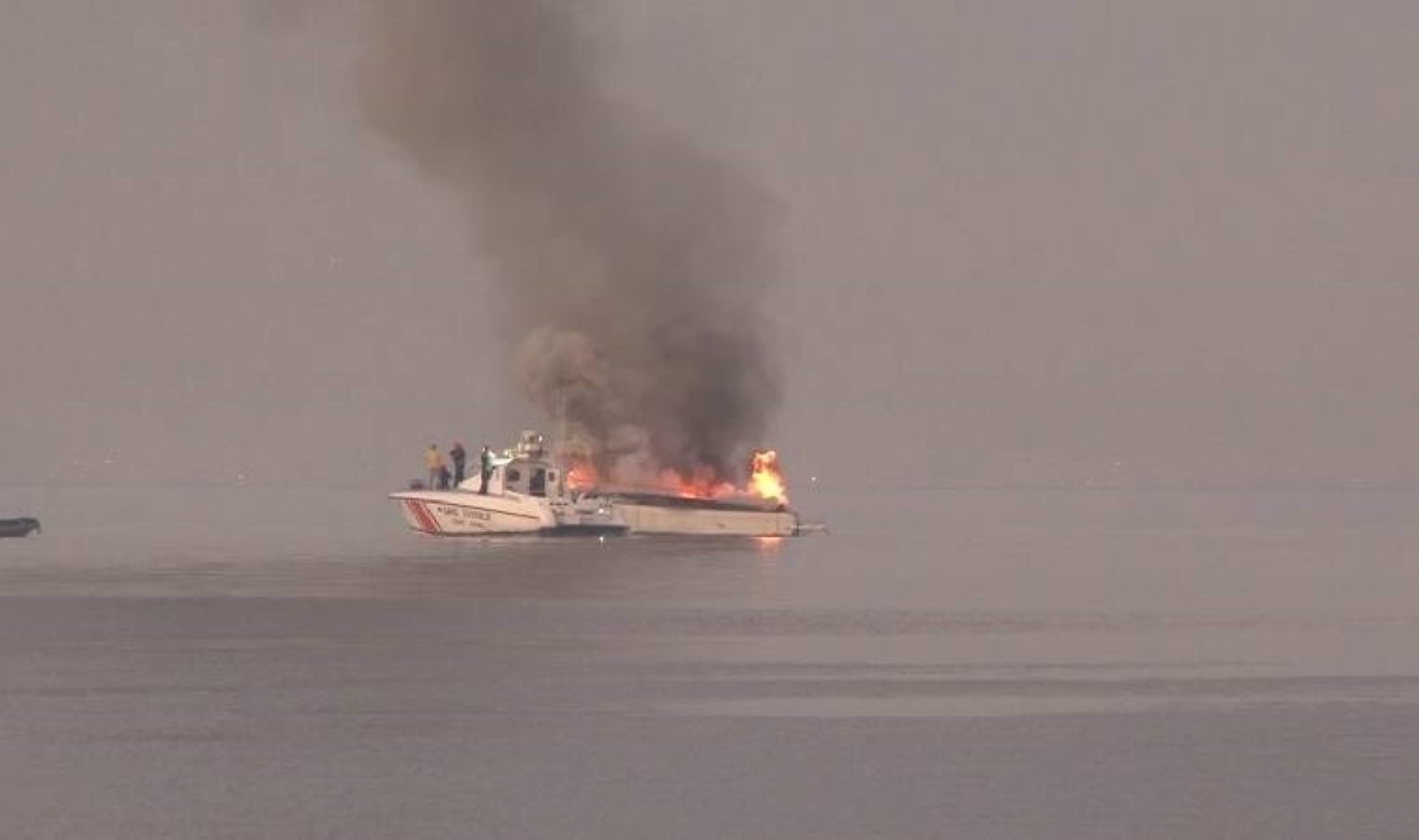 Tuzla’da denizin ortasında yangın… Tekneler alev alev yandı!