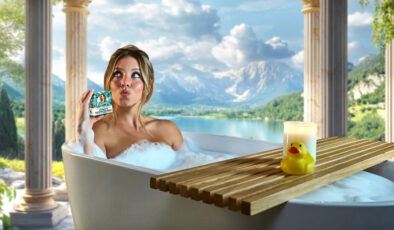 Ünlü oyuncu Sydney Sweeney yıkandığı banyo suyundan sabun üretti