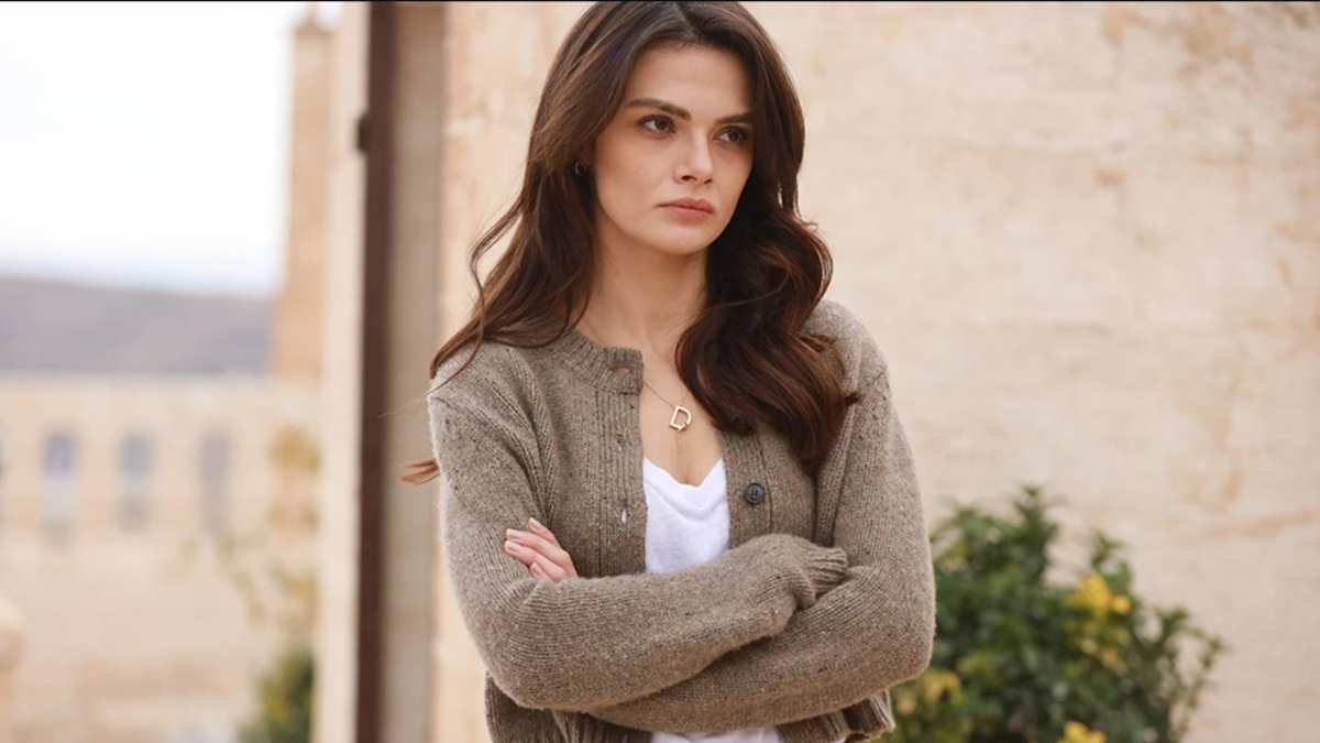 Uzak Şehir’in Alya’sı Sinem Ünsal aşka geldi! Sevgilisinin doğum gününü kutladı