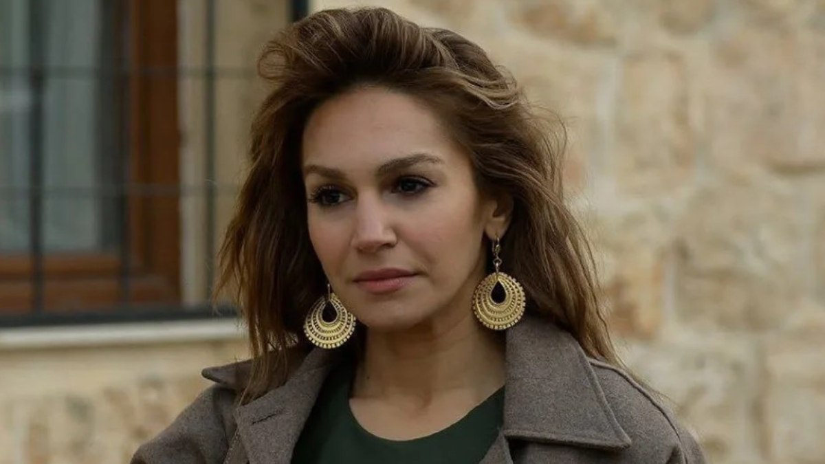 Uzak Şehir’in Nare’si giyindi kuşandı, bir de pozlandı! “Yerli Jennifer Lopez”