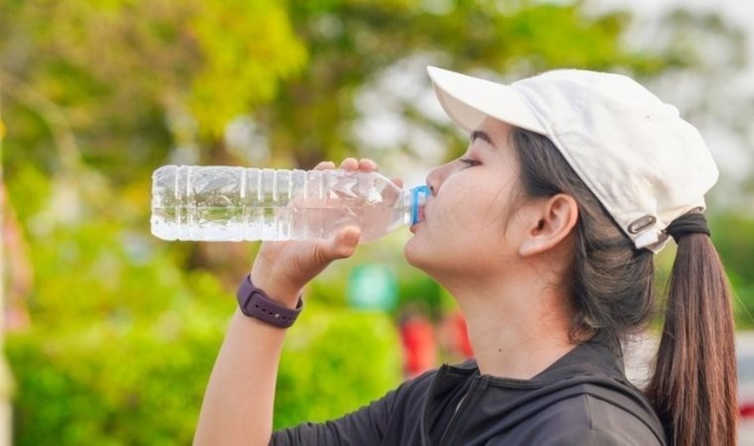 Uzman doktordan önemli uyarı: “Yaz aylarında su tüketimi hayati önem taşıyor”