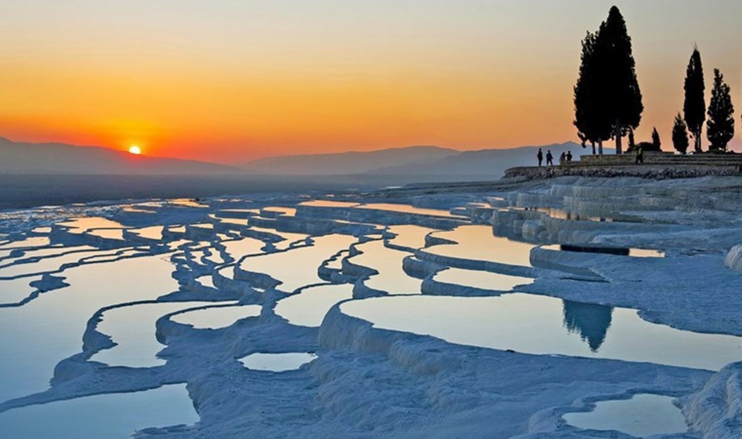 Yıldızlar altında tarih: Pamukkale ve Hierapolis’i gece 76 bin kişi ziyaret etti